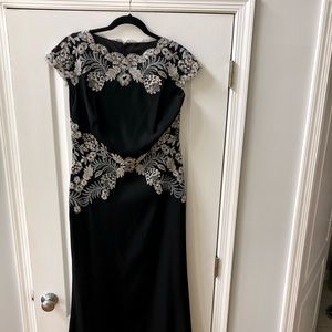 Beautiful Tadashi Shoji Black Evening Gown